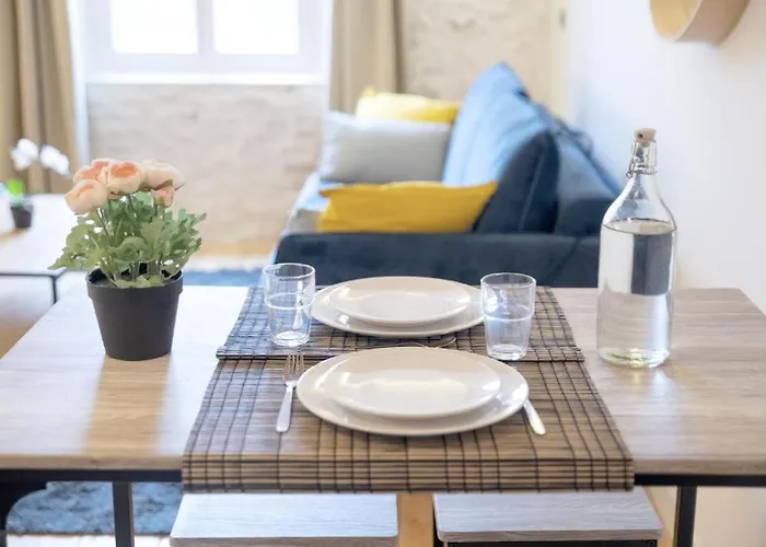 New - Ou Vieil Apartment